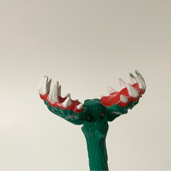 Vtg Batman Animated Series Poison Ivy Snapping Venus Flytrap Weapon Accessory - Picture 6 of 9